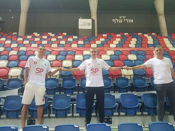 ים מדר, המאמן יאניס קאסטריטיס והיו"ר רמי כהן. פותחים עונה // צילום: מנהלת הליגה